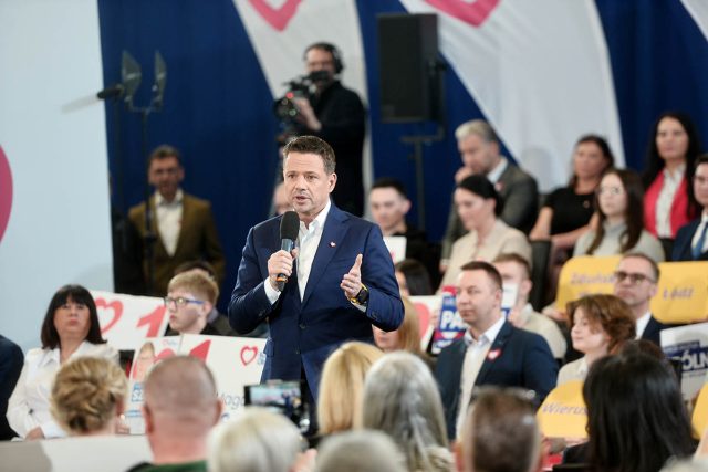trzaskowski w pabianicach