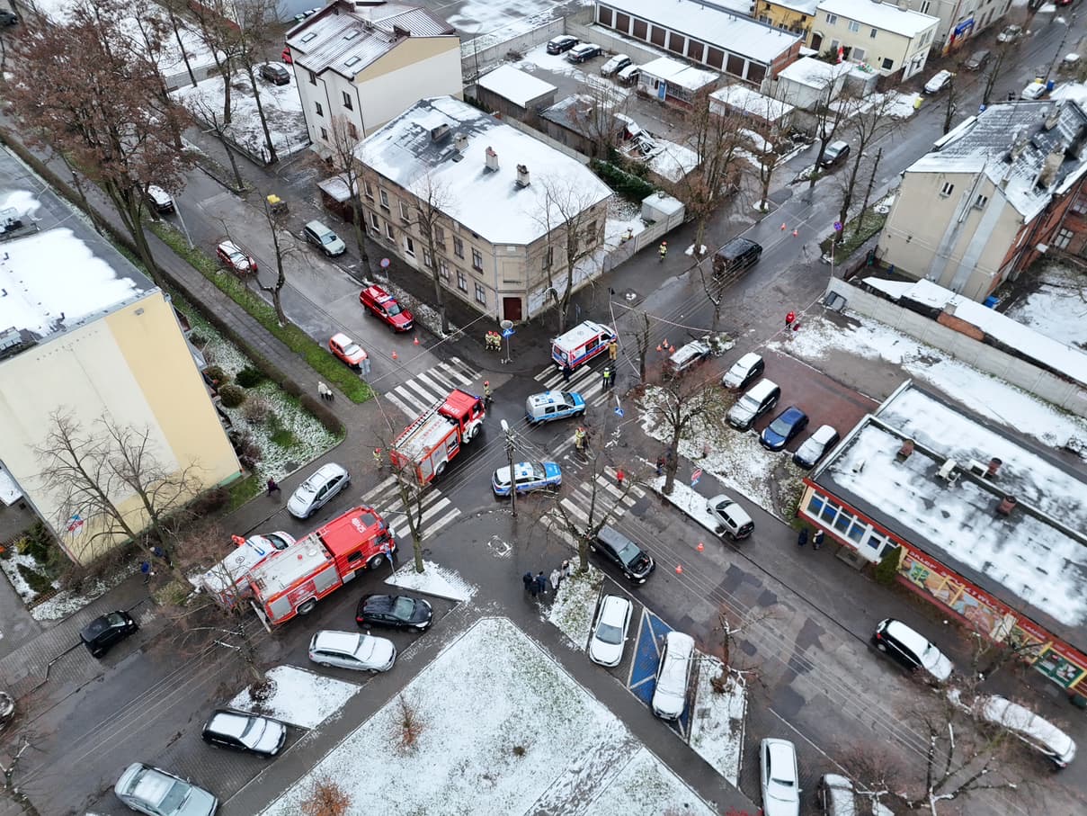 Pacjentka wypadła z transportu sanitarnego. Auto uczestniczyło w wypadku