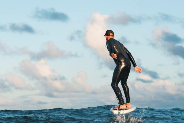 Surfing i e-Foil