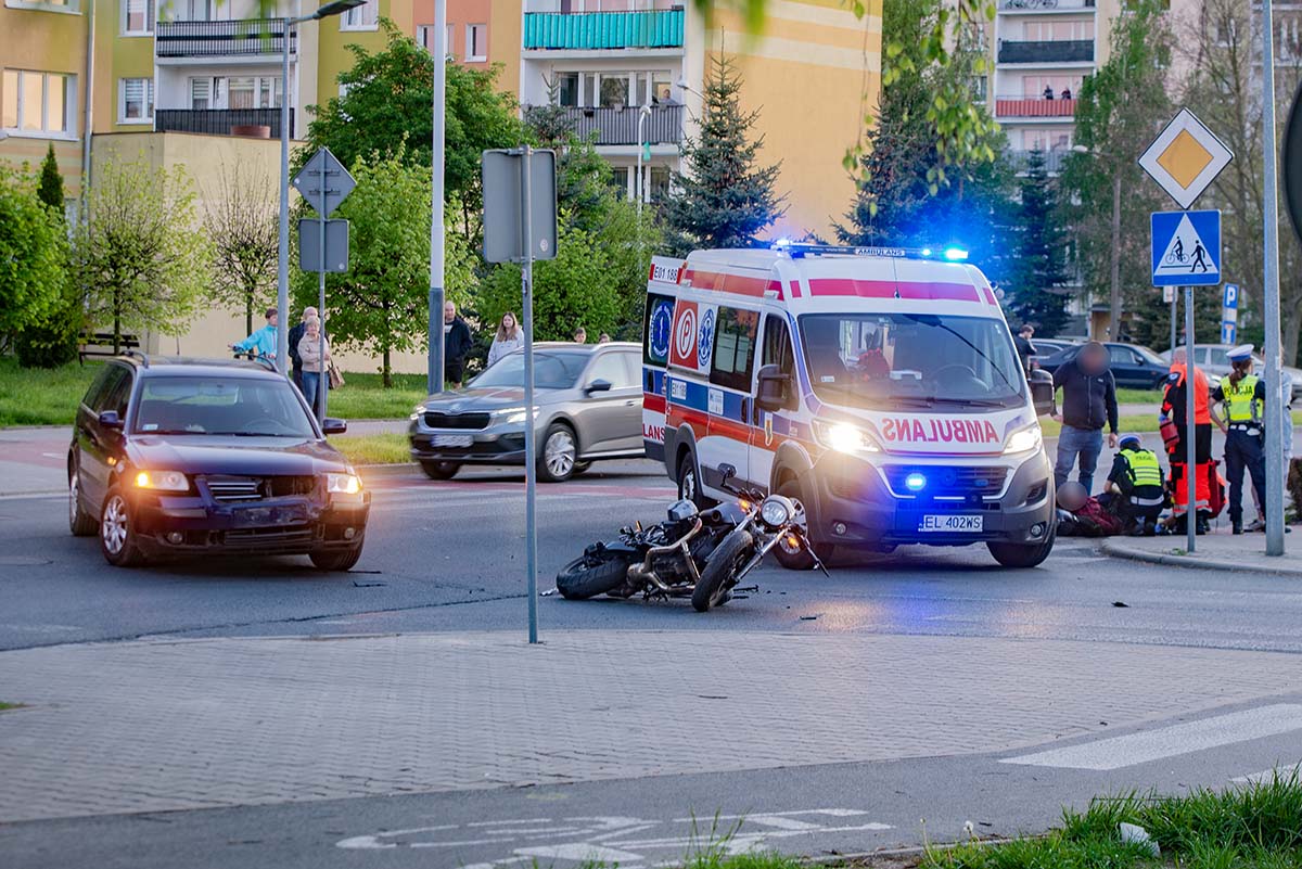 Poważny wypadek na Bugaju. Motocyklista zderzył się z autem