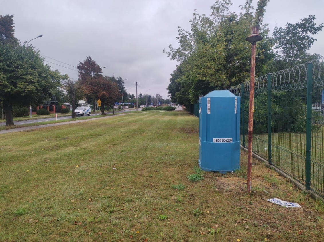 Policja zatrzymała właścicielkę psa wrzuconego do toi-toia