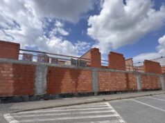 Tu miało stanąć 67 mieszkań. Inwestycja jest na sprzedaż