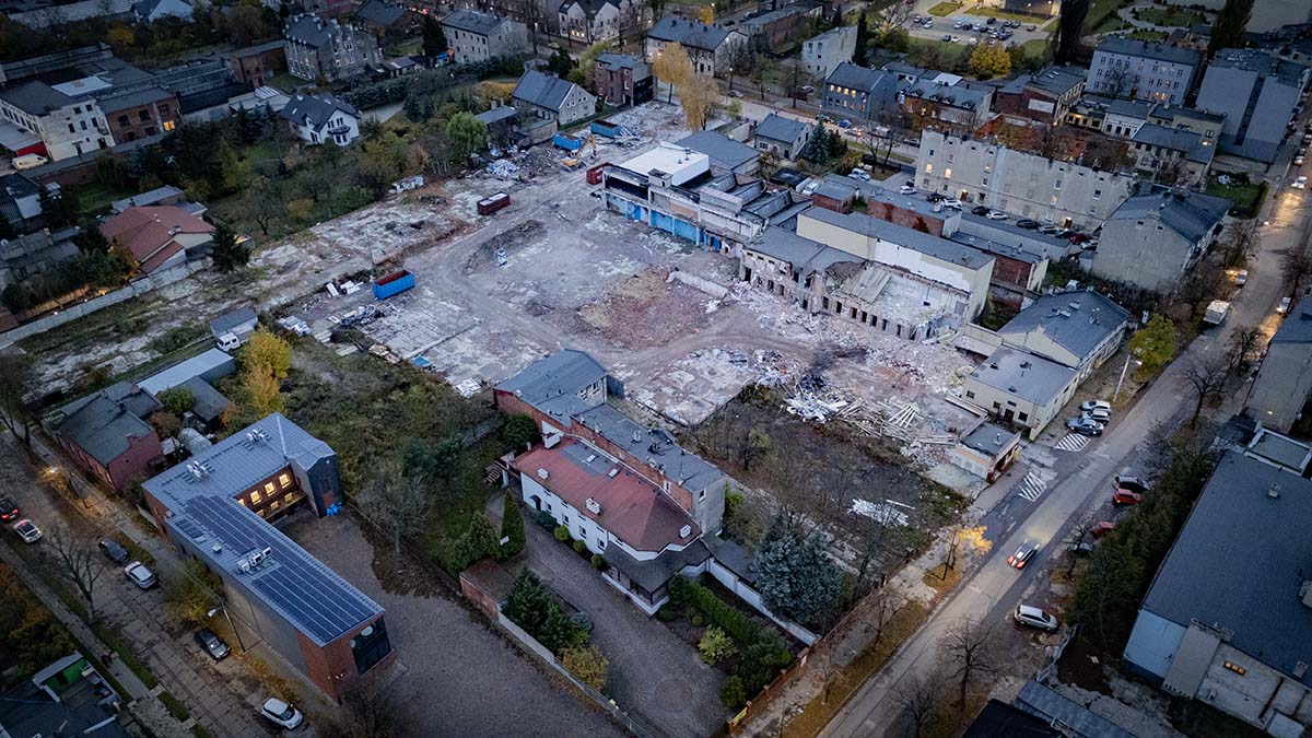 Firma działała tu 60 lat. Trwa wyburzanie ostatnich budynków