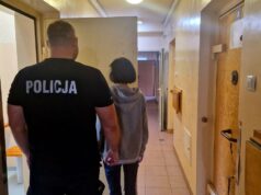 Przeszła przez kasy bez płacenia. Schowała towar za 850 złotych