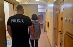 Przeszła przez kasy bez płacenia. Schowała towar za 850 złotych