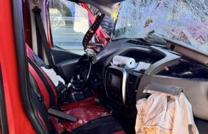 Wypadek na S8. Renault wbiło się w ciężarówkę