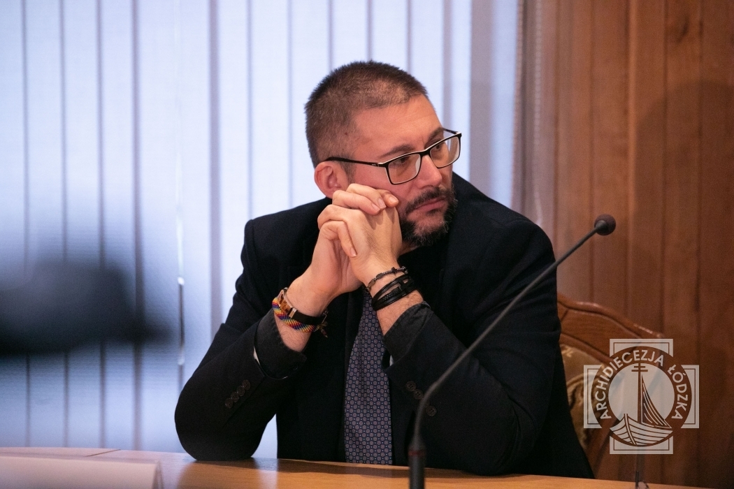 Bezprecedensowa komisja ds. nadużyć seksualnych. Wiceprzewodniczącym został pabianiczanin