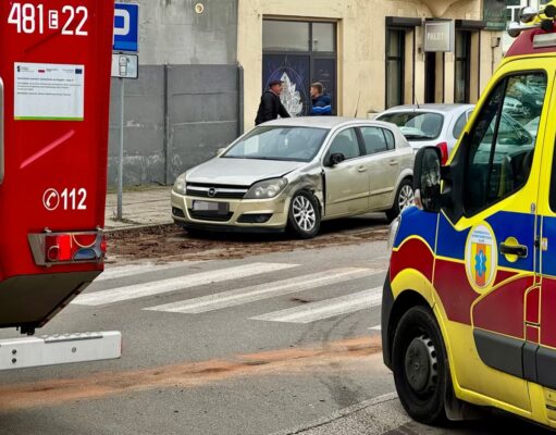 Jeep wjechał Opla na skrzyżowaniu. Oboje kierowcy będą ukarani